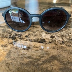 Rayban women’s glasses. Round lens.